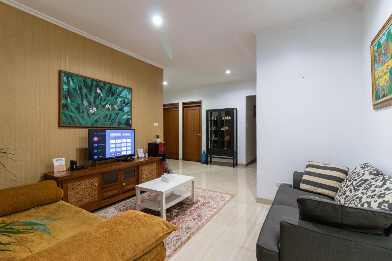 Spacious, White-Villa Belgareti @Kiara Condong Bandung Exterior photo
